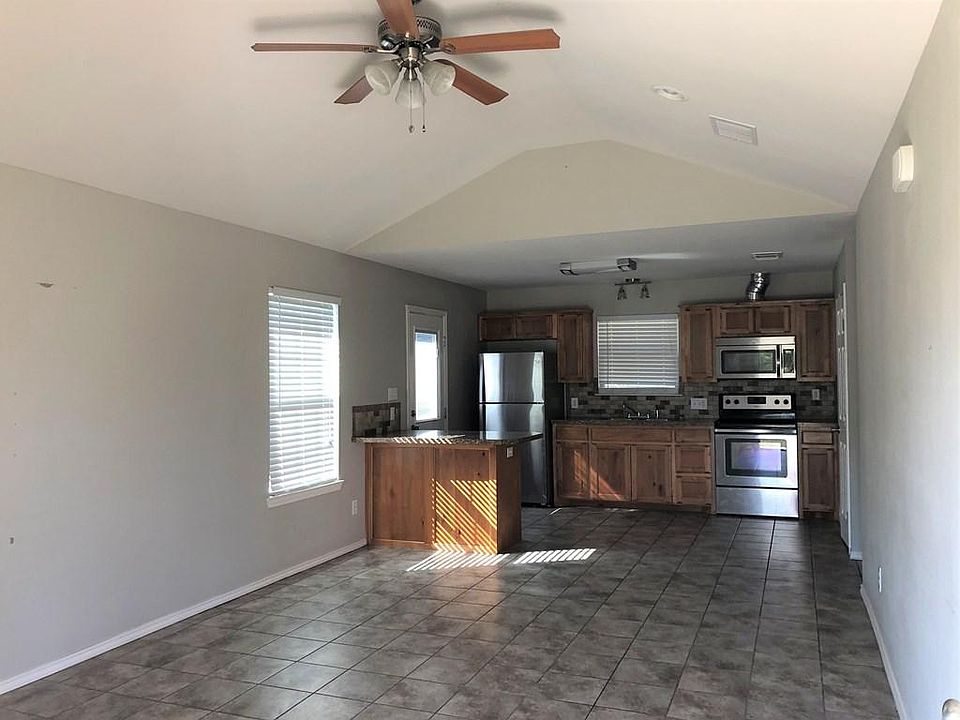 1st image of 2618 Woodlawn Dr
