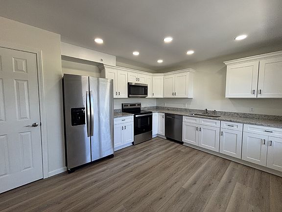 3rd image of 697 Whiteaker Springs Rd #A
