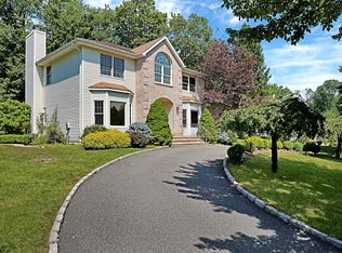 4 Gloede Ct, Parsippany, NJ 07054
