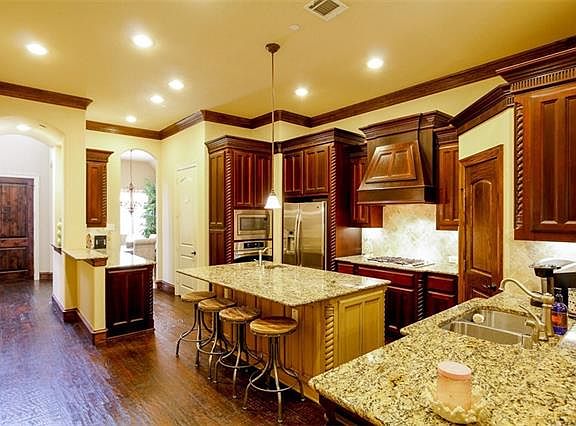 5th image of 3832 Bur Oak Dr