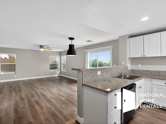 5th image of 531 Lapford St