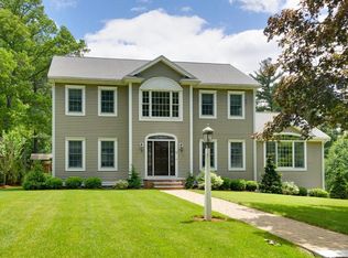10 Highland Way, Burlington, MA 01803