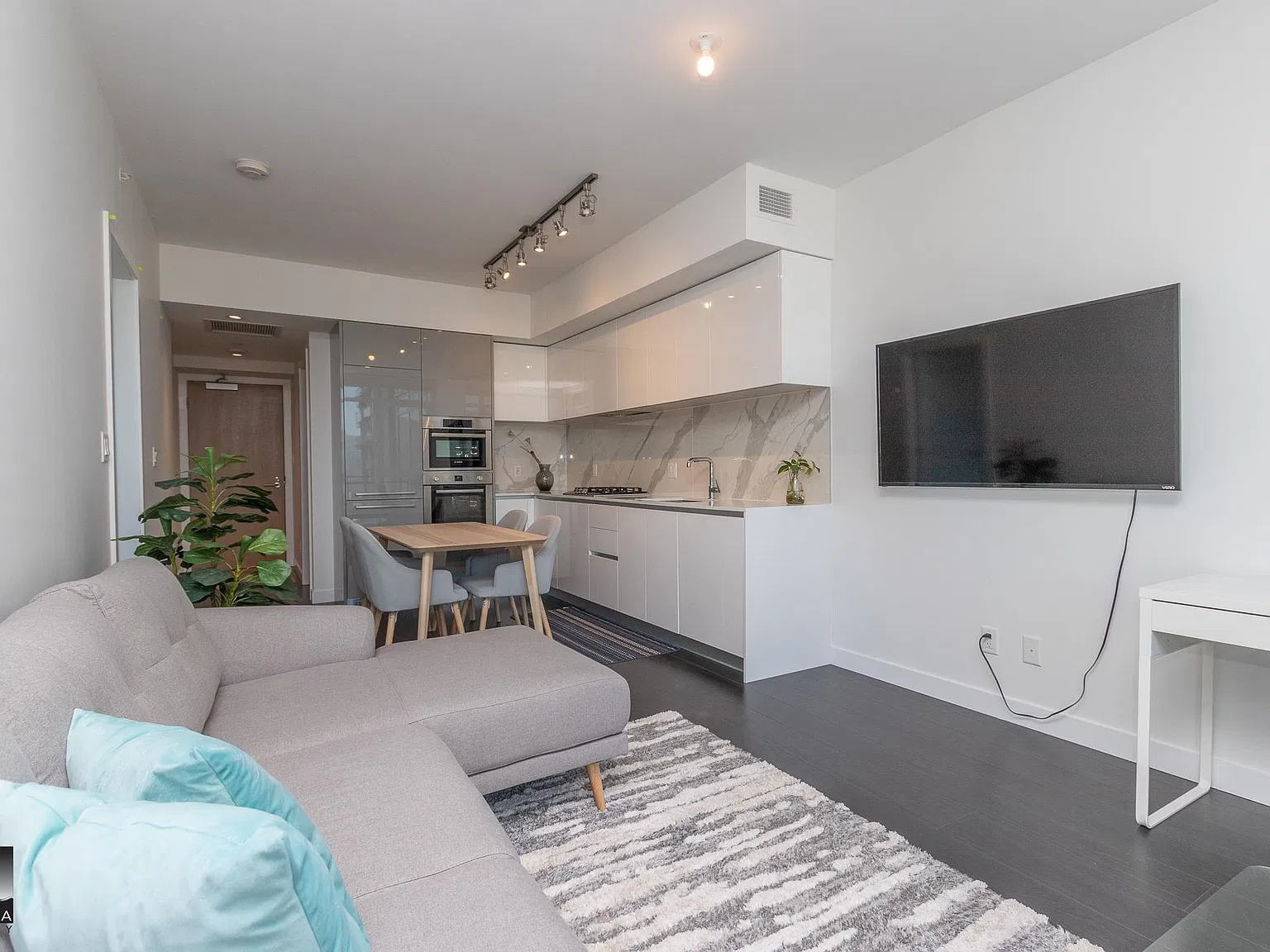 1 bed, 630 sqft, $2,600 — Photo 3