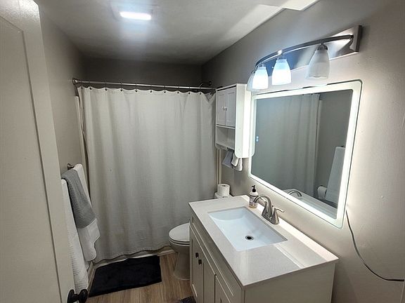 5th image of 33 Markham Cir