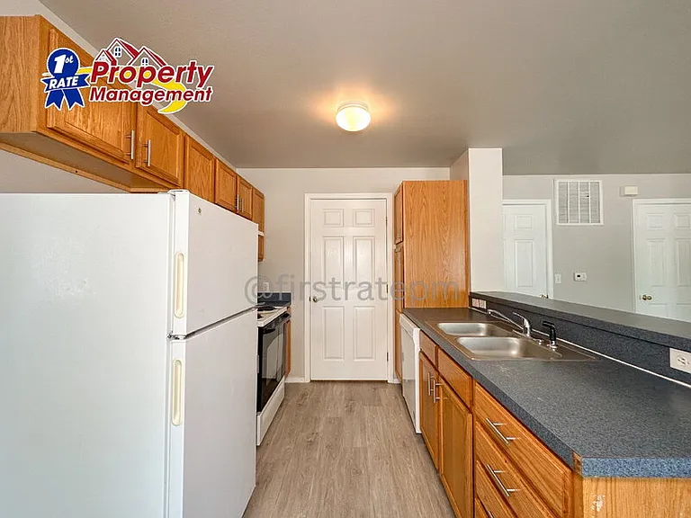 5843 W Clearview Ln #202 — Photo 6