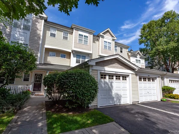 212 Viewpoint Ter, Peekskill, NY 10566