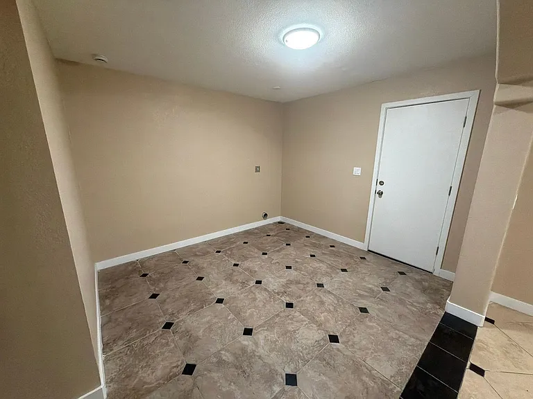 5810 W Earll Dr — Photo 14