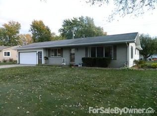 131 Woodlawn Dr, Saint Charles, MI 48655