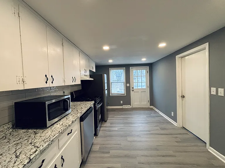 2510 Essex Ave — Photo 15