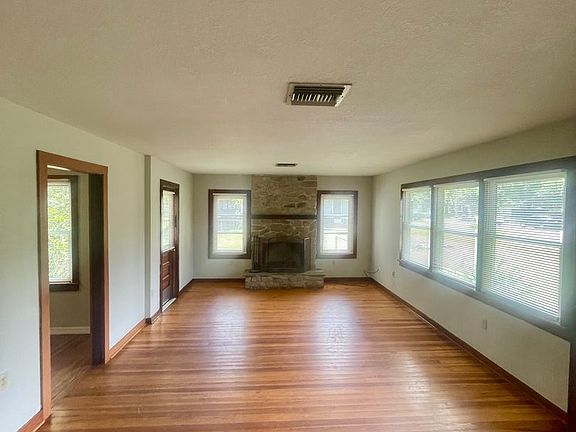 5th image of 2701 E Pine St