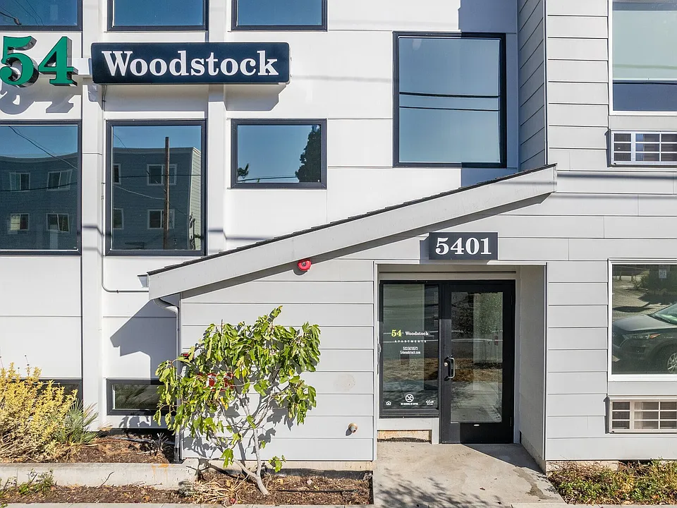 54 Woodstock Apartments~ Great Location ~Vibrant Neighborhood