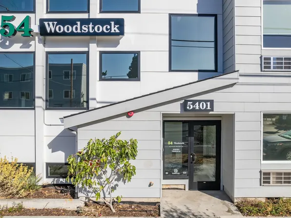 54 Woodstock Apartments~ Great Location ~Vibrant Neighborhood, 5401 SE Woodstock Blvd APT 303, Portland, OR 97206