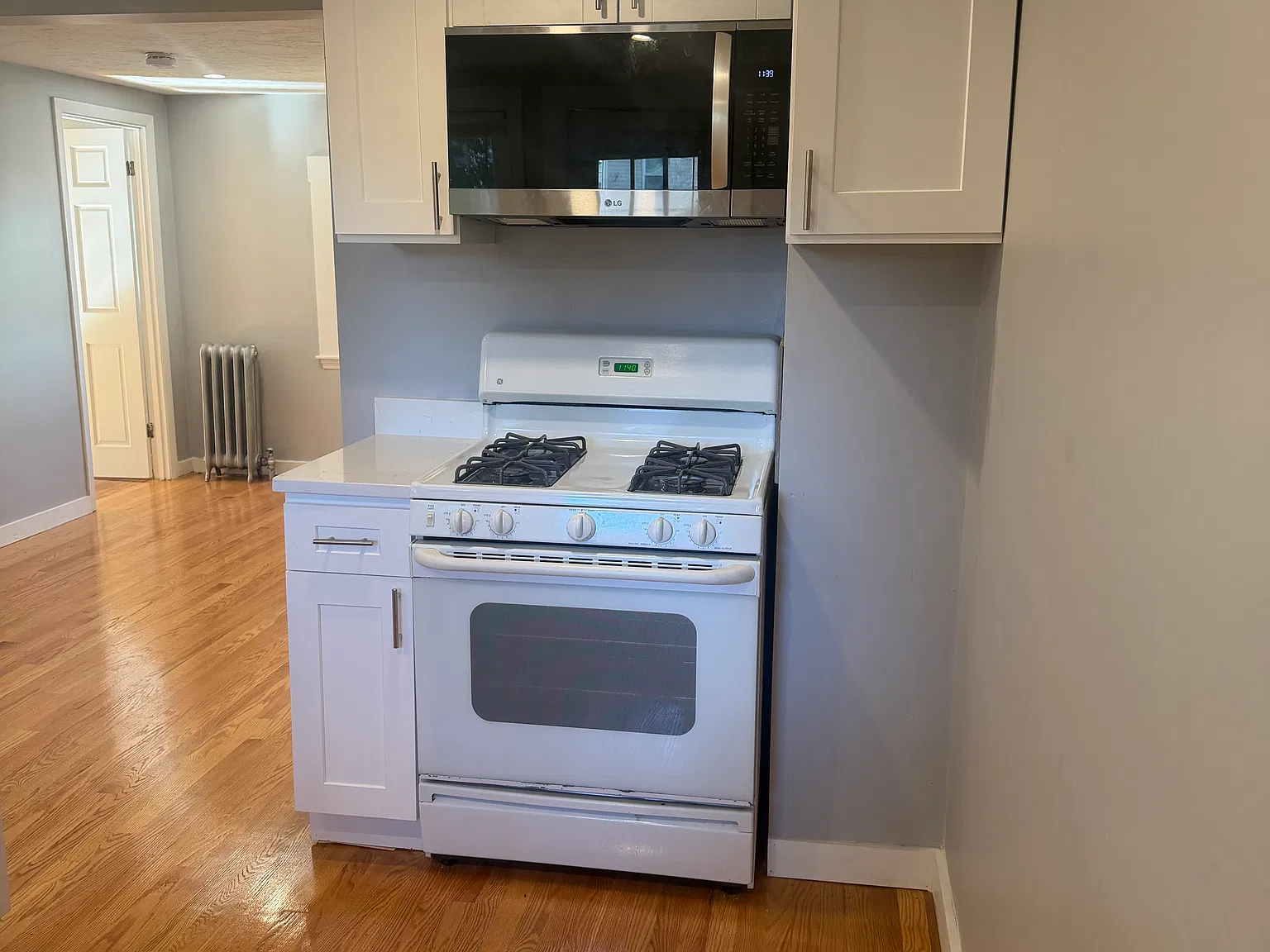 2 bed, 650 sqft, $2,100 — Photo 4