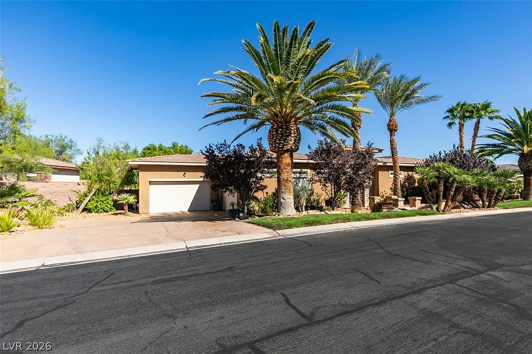 4 bed, 4.5 bath, 5259 sqft, $9,950 — Photo 2