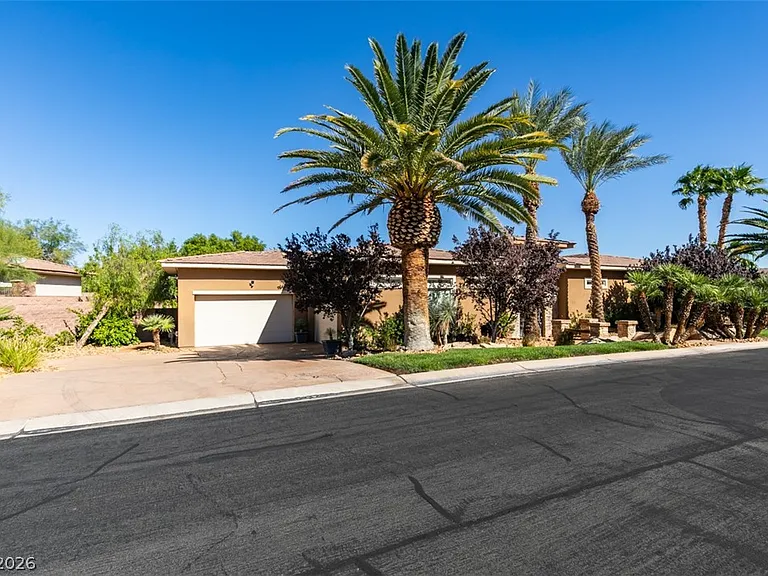 549 Regents Gate Dr — Photo 2