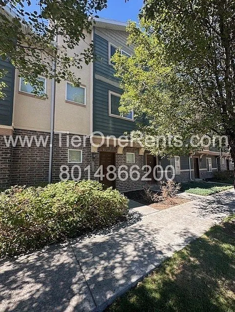 8272 S Bellingham Dr