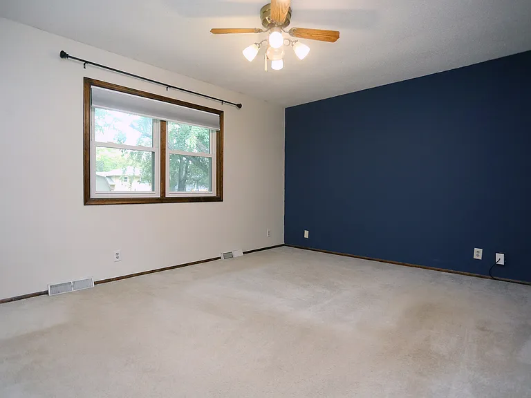 6734 S 73rd Ave — Photo 32