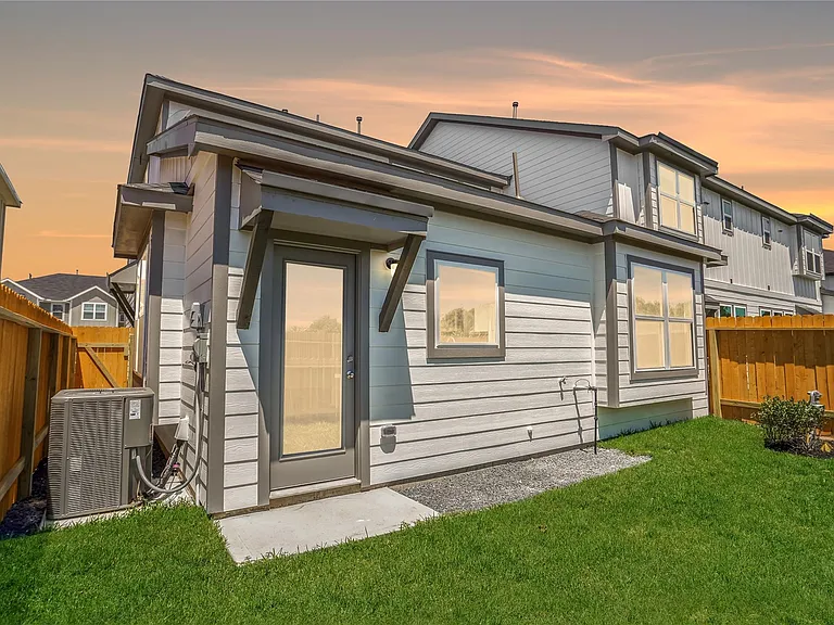 27935 Western Creek Ct — Photo 16
