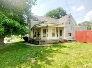 435 W Locust St, Canton, IL 61520