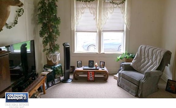 MAIN FLOOR LIVING ROOM