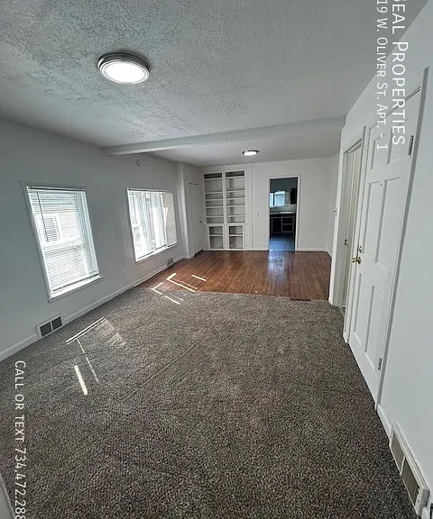319 W Oliver St #1 — Photo 3