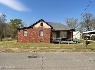 1100 8th St, Etowah, TN 37331