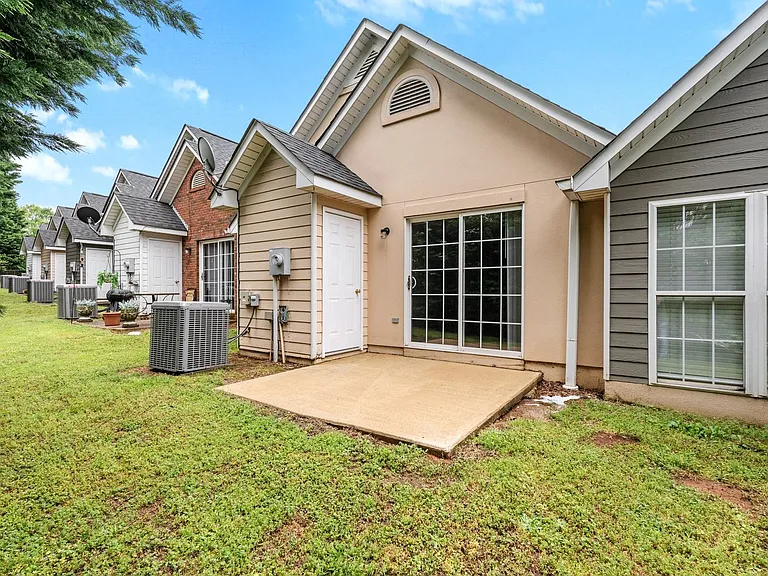 10 Whitfield Way — Photo 26