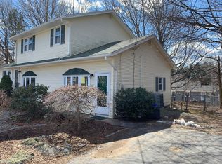 17 Woodcrest Dr, Johnston, RI 02919