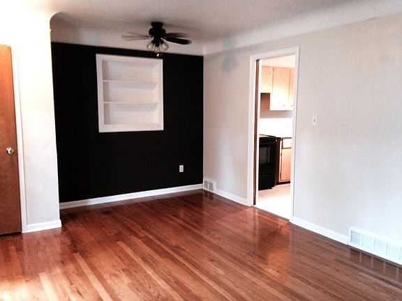 4th image of 1115 Marion Dr