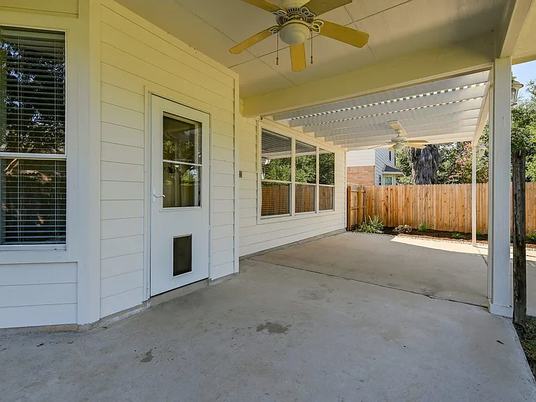 20308 Farm Pond Ln — Photo 33