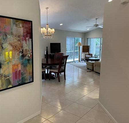 3rd image of 210 Canterbury Dr W