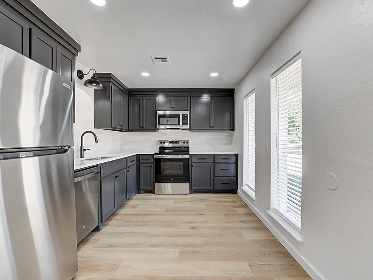 2212 Donna Dr — Photo 38