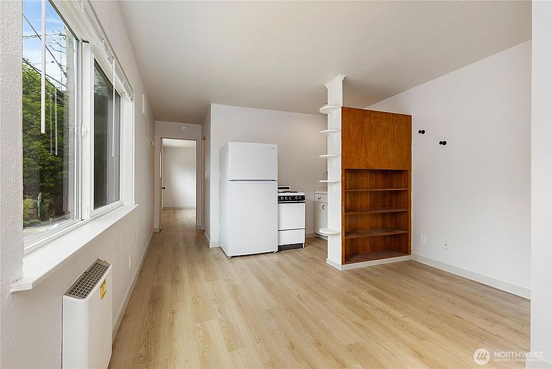 5th image of 7618 Greenwood Avenue N