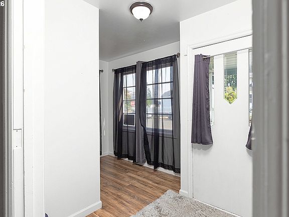4th image of 523 SE Rice Ave