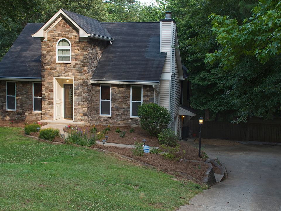 Right side with driveway