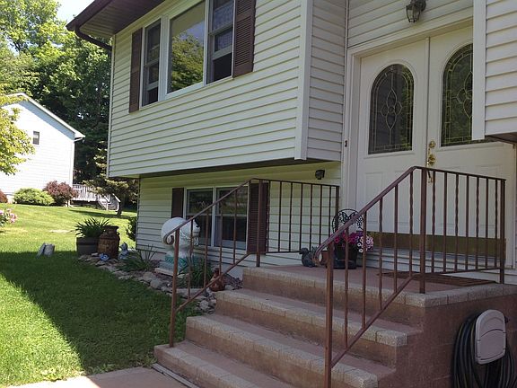 3rd image of 136 N Dix Ave