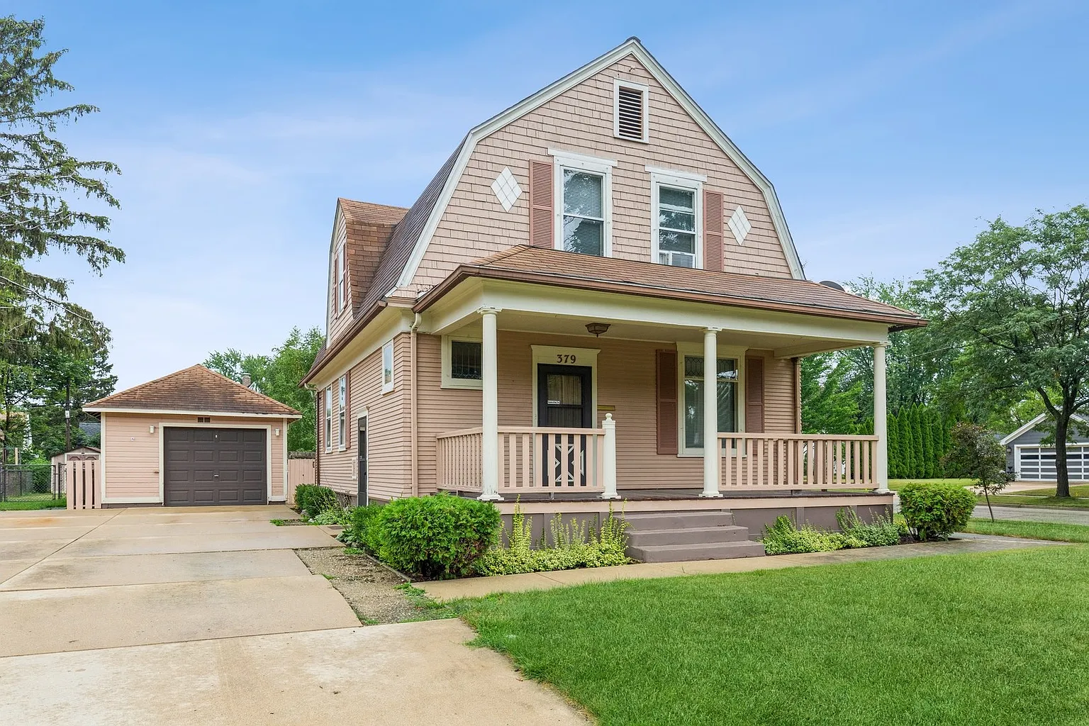 379 Orchard St photo 1