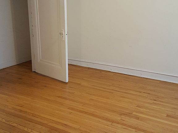 2nd image of 2011 W Farragut Ave #1
