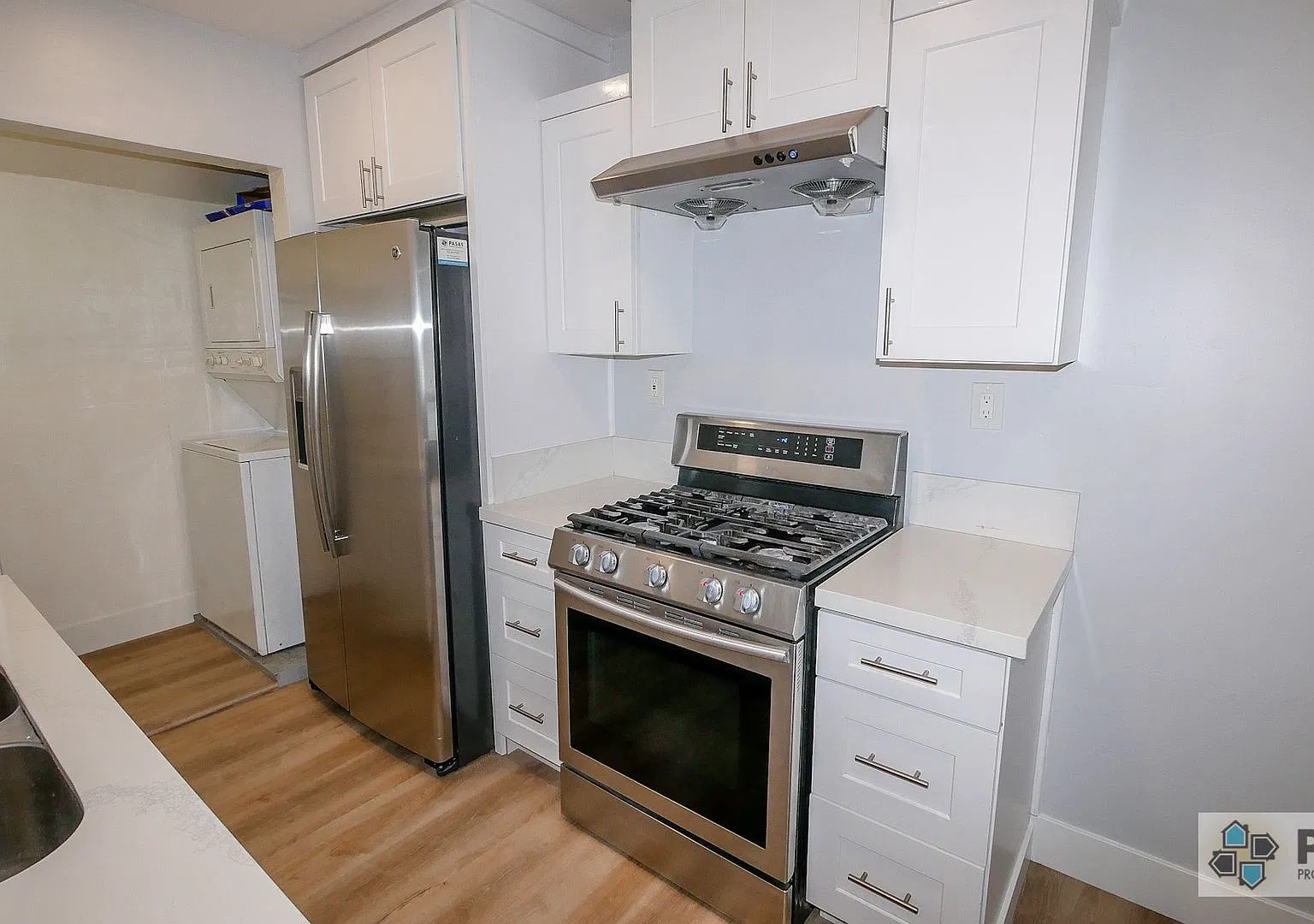 Beautifully renovated 3 bedroom/2 bath house — Photo 4