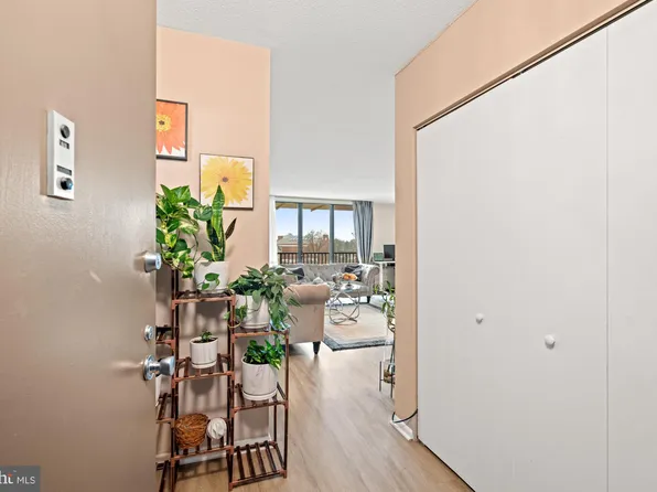 4242 E West Hwy #613, Bethesda, MD 20814