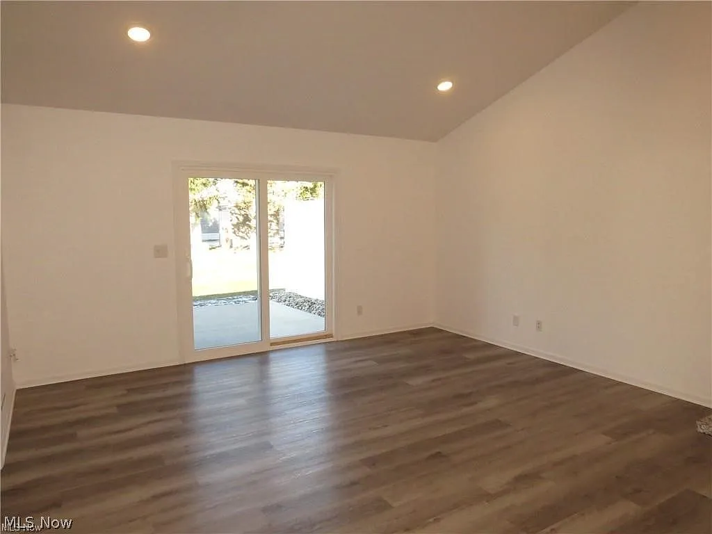 2 bed, 1229 sqft, $1,600 — Photo 3