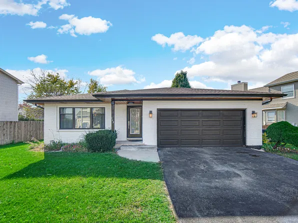 155 N Canyon Dr, Bolingbrook, IL 60490