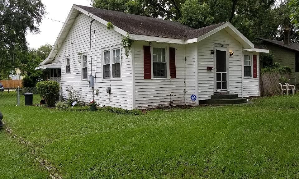 Front view, Corner Lot