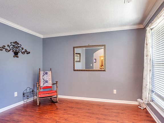 5th image of 2824 Red Ellis Ln