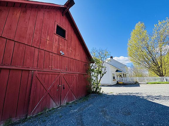 3rd image of 1396 Pond Road