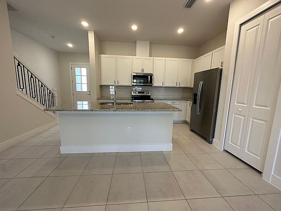 4th image of 1435 Brookdale Ct