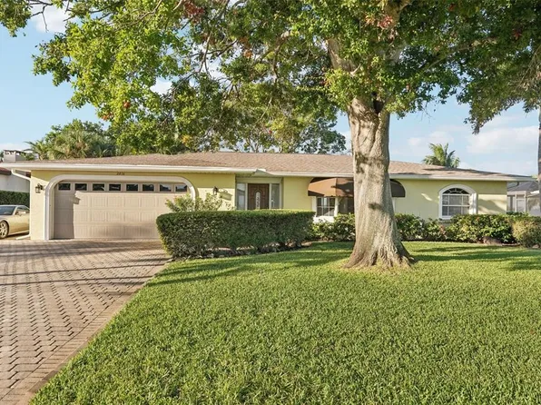 2816 Bay Dr, Bradenton, FL 34207