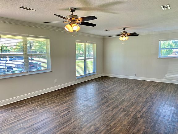 3rd image of 228 Drury Ln