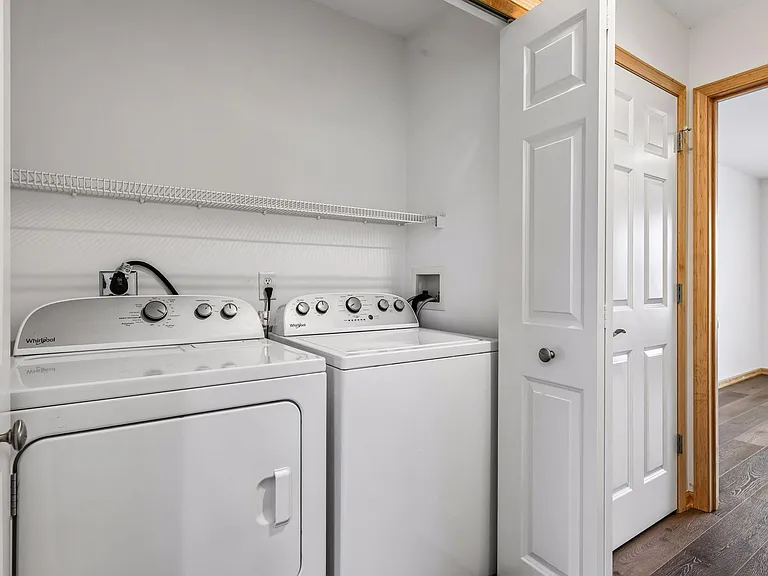 2121 Village Trl — Photo 19