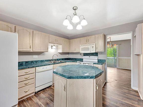 2nd image of 58 Twin Lakes Dr